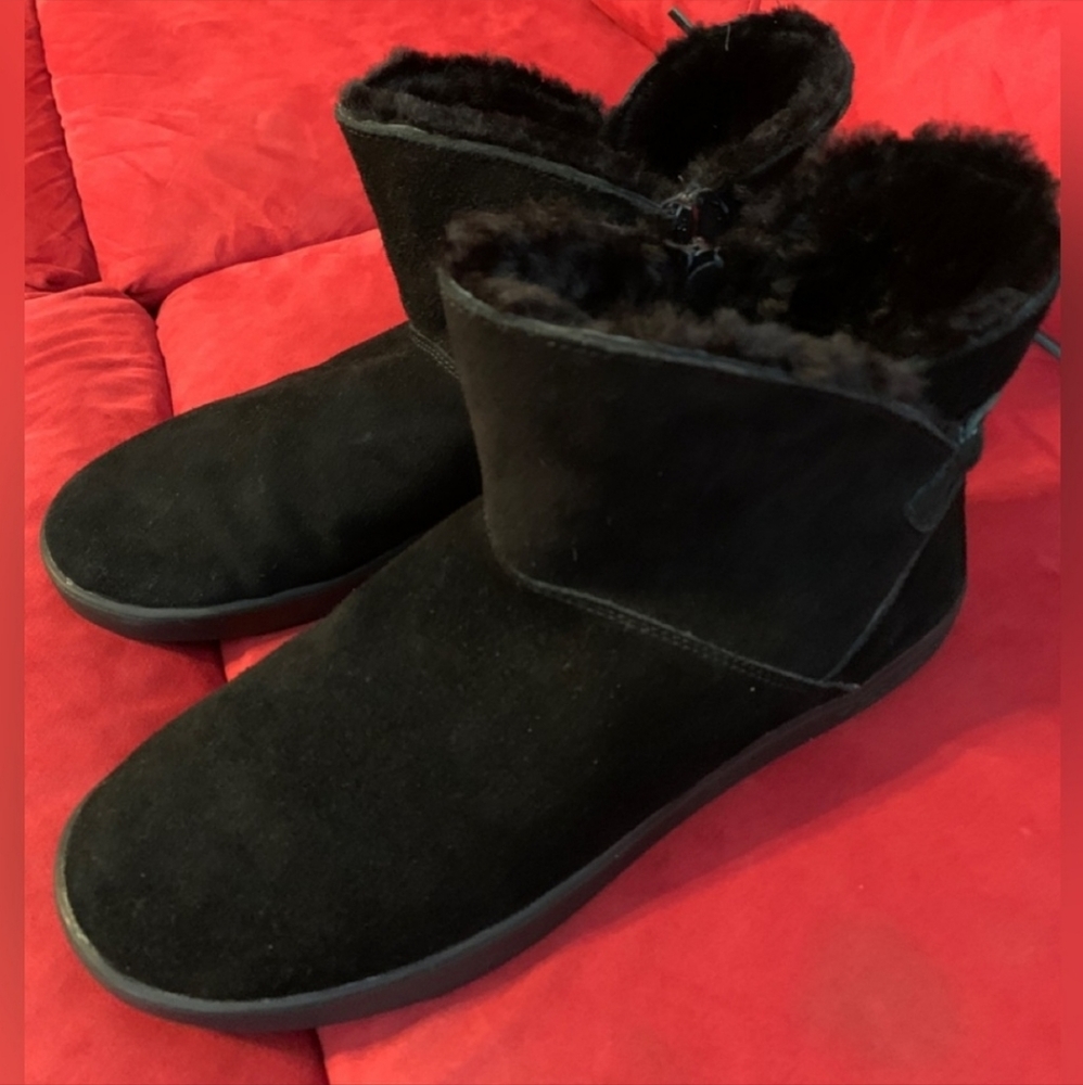 NWOT/Packing materials UGG Koolaburra booties fits (9.5/10 foot)